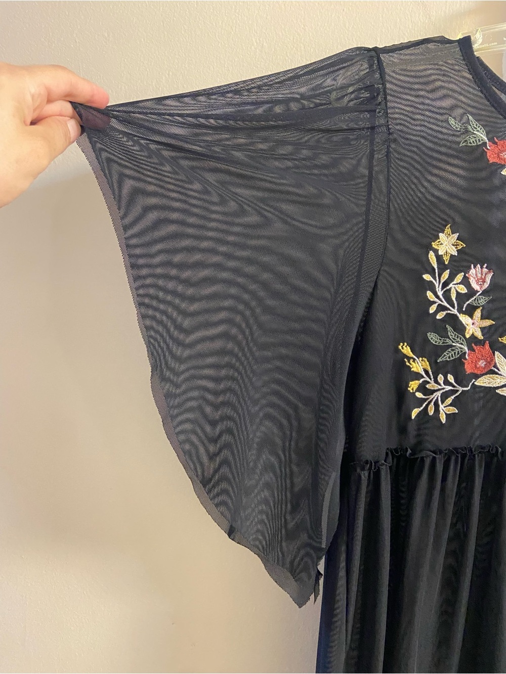 Coco+Jaimeson Black Embroidered Floral Midi Dress with Flutter Sleeves Small - Picture 5 of 8